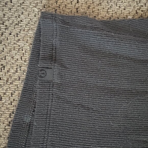 Lululemon Hold Tight Long Sleeve Cropped Tops (Pair) - Picture 3 of 6